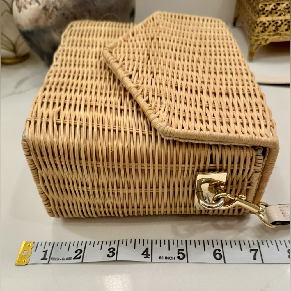 Zara Trafaluc - Woven Basket Purse, Lined in Neutral Linen - Leather Strap - EUC - Picture 6 of 12